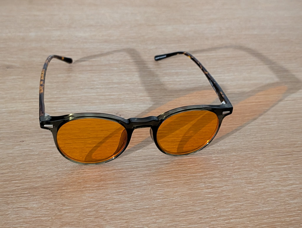 Seluna amber glasses, three-quarter view